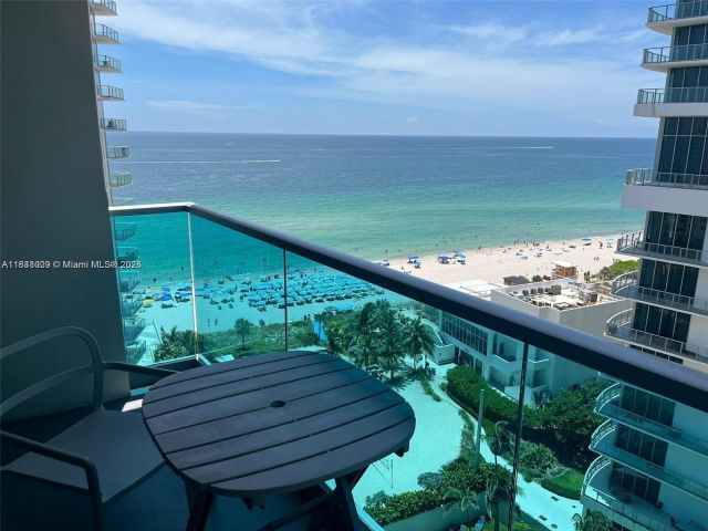 1-bedroom condo for sale in Hollywood - 4001 S Ocean Dr 15L - MondialRealty