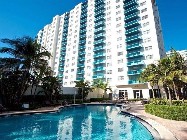 1-bedroom condo for sale in Hollywood - 4001 S Ocean Dr 15L - MondialRealty