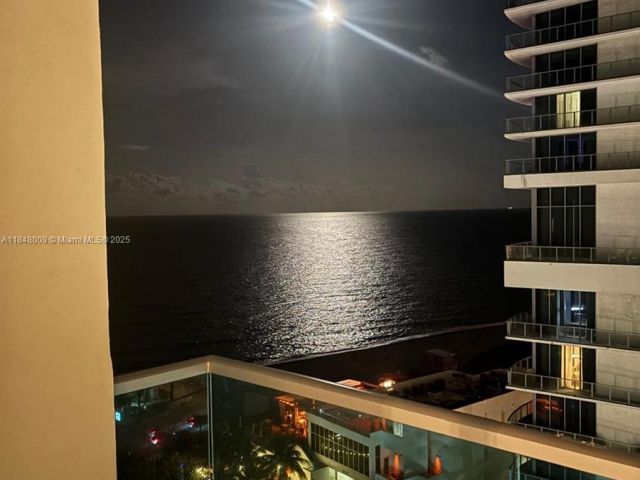 1-bedroom condo for sale in Hollywood - 4001 S Ocean Dr 15L - MondialRealty
