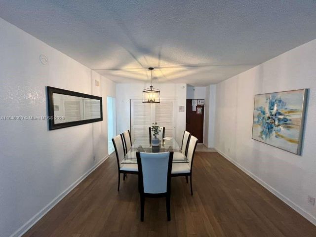 1-bedroom condo for sale in Hollywood - 4001 S Ocean Dr 15L - MondialRealty