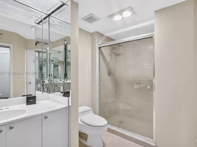 4-bedroom condo for sale in Aventura - 20185 E Country Club Dr 1406/1405 - MondialRealty