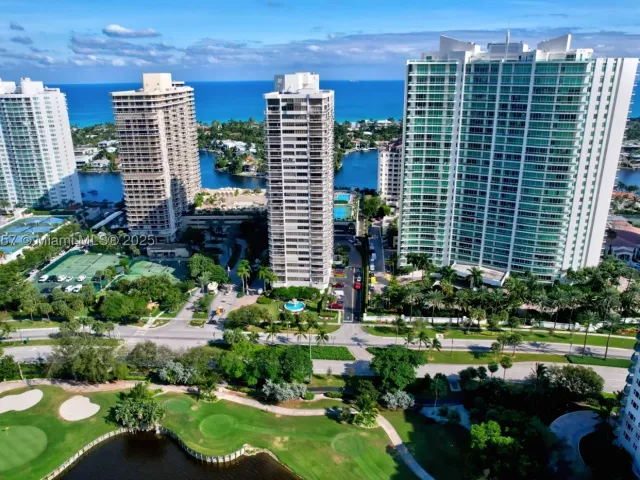 4-bedroom condo for sale in Aventura - 20185 E Country Club Dr 1406/1405 - MondialRealty