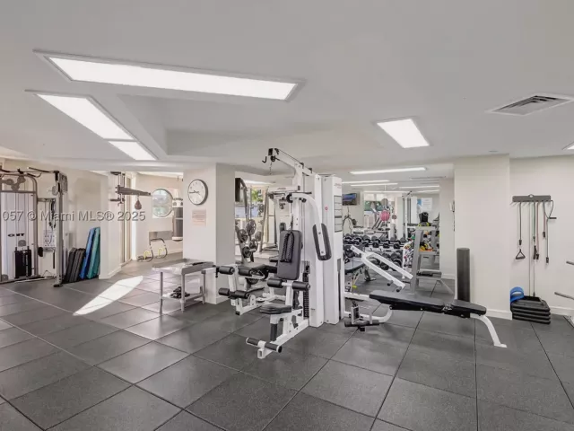 4-bedroom condo for sale in Aventura - 20185 E Country Club Dr 1406/1405 - MondialRealty
