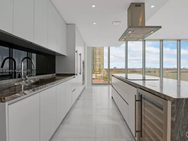 3-bedroom condo for sale in Miami - 700 NE 26th Ter 1101 - MondialRealty