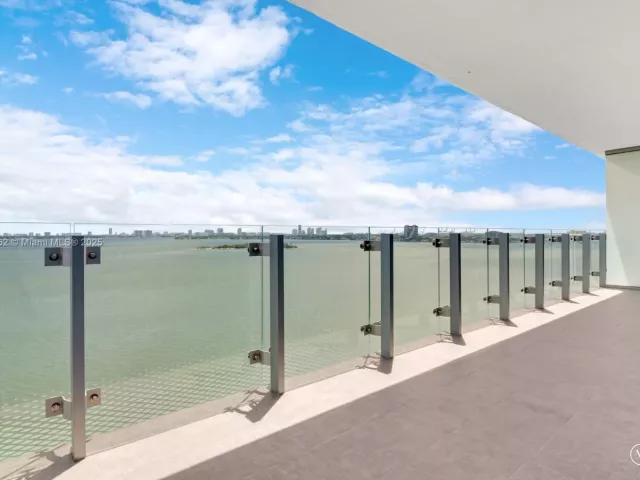 3-bedroom condo for sale in Miami - 700 NE 26th Ter 1101 - MondialRealty