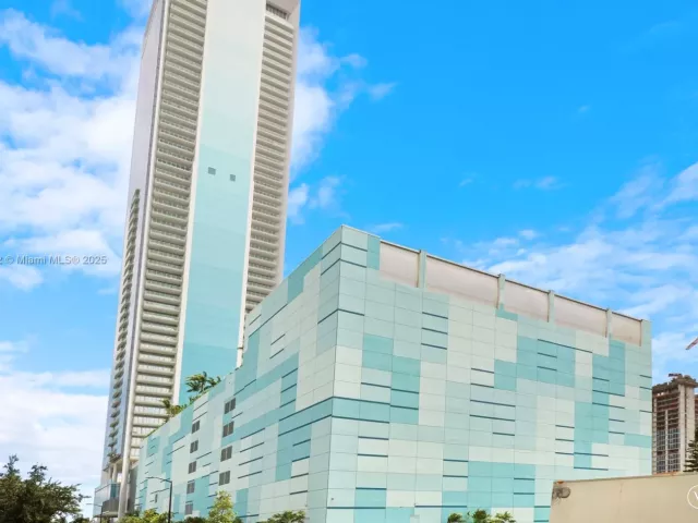 3-bedroom condo for sale in Miami - 700 NE 26th Ter 1101 - MondialRealty