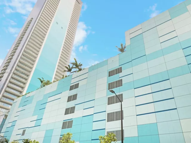 3-bedroom condo for sale in Miami - 700 NE 26th Ter 1101 - MondialRealty