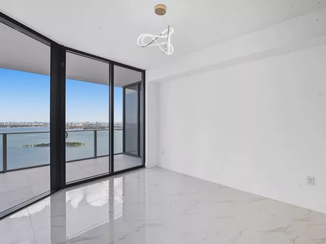 2-bedroom condo for sale in Miami - 700 NE 24th ST 3502 - MondialRealty