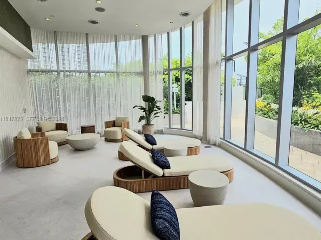 2-bedroom condo for sale in Miami - 700 NE 24th ST 3502 - MondialRealty