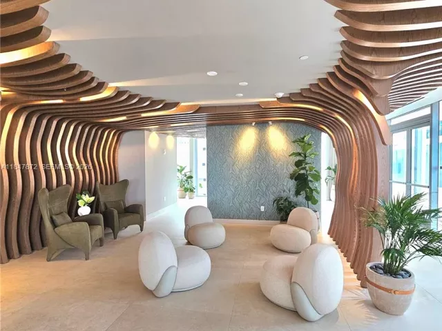 2-bedroom condo for sale in Miami - 700 NE 24th ST 3502 - MondialRealty