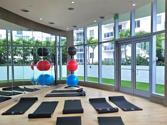 2-bedroom condo for sale in Miami - 700 NE 24th ST 3502 - MondialRealty