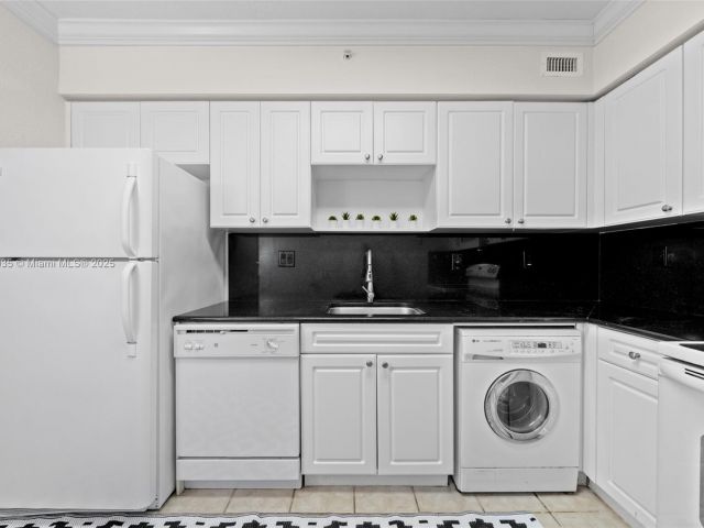 Apartment for rent  Unit #PH39 - photo 7288225