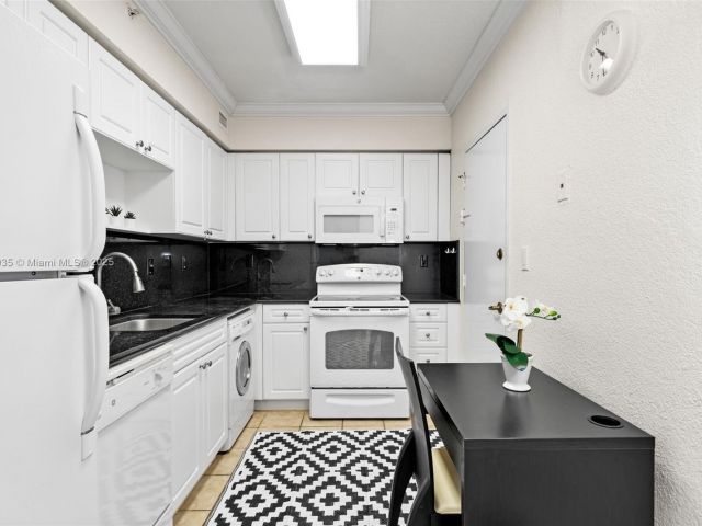 Apartment for rent  Unit #PH39 - photo 7288227