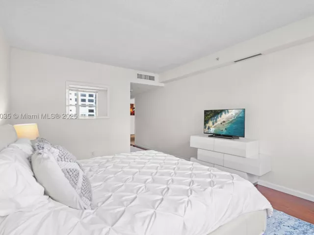 1-bedroom condo for rent in Hollywood - 2501 S Ocean Dr (AVAIL 04/01/2026) PH39 - MondialRealty