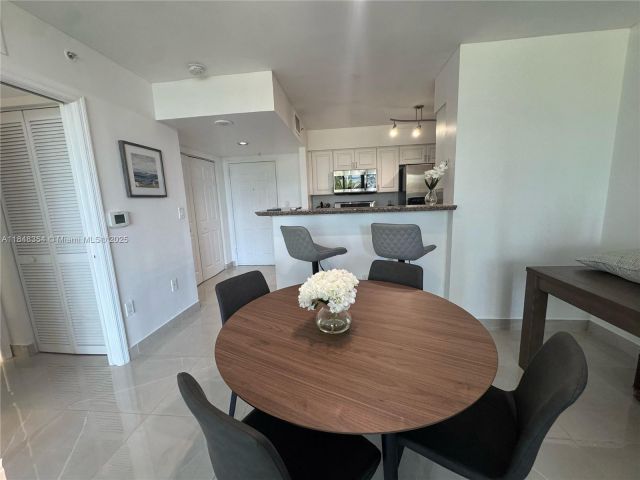 Apartment for rent  Unit #307 - photo 7444102