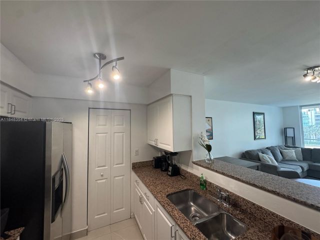 Apartment for rent  Unit #307 - photo 7444106