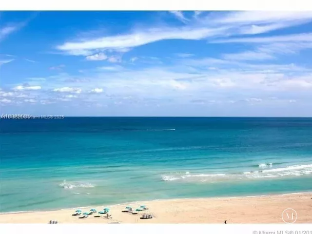 1-bedroom condo for rent in Miami Beach - 5701 Collins Ave 1008 - MondialRealty