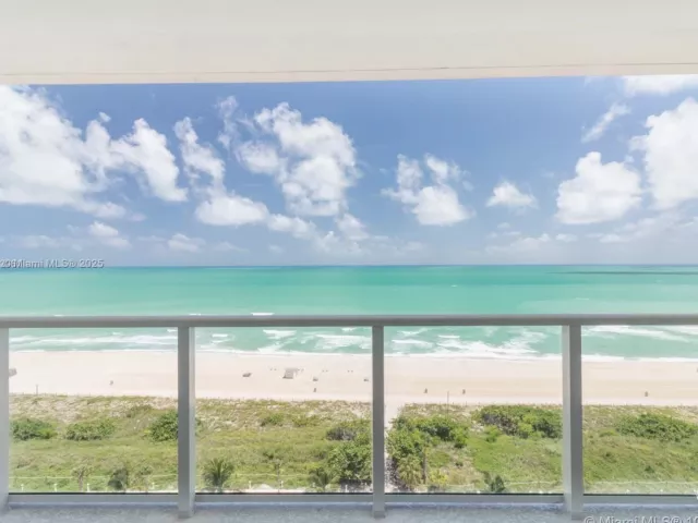 1-bedroom condo for rent in Miami Beach - 5701 Collins Ave 1008 - MondialRealty