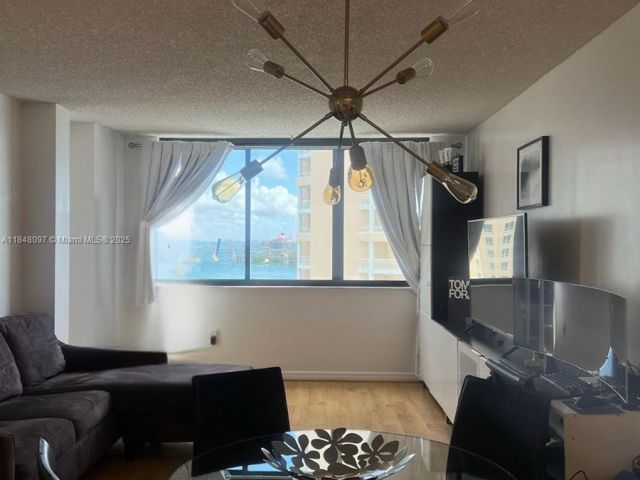 1-bedroom condo for sale in Miami - 540 Brickell Key Dr 1524 - MondialRealty
