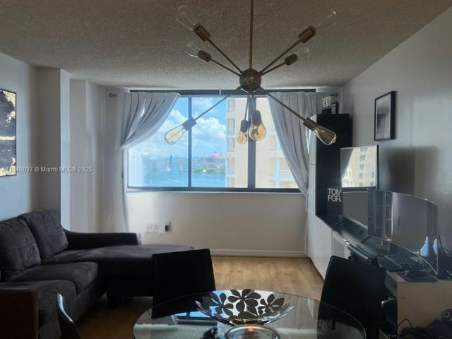 1-bedroom condo for sale in Miami - 540 Brickell Key Dr 1524 - MondialRealty