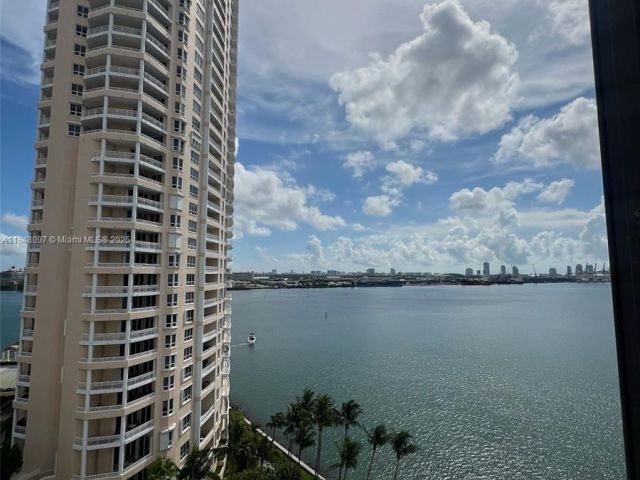 1-bedroom condo for sale in Miami - 540 Brickell Key Dr 1524 - MondialRealty