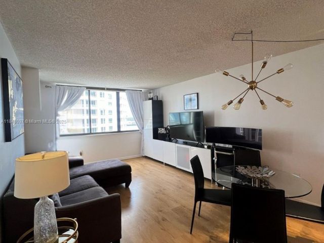 1-bedroom condo for sale in Miami - 540 Brickell Key Dr 1524 - MondialRealty