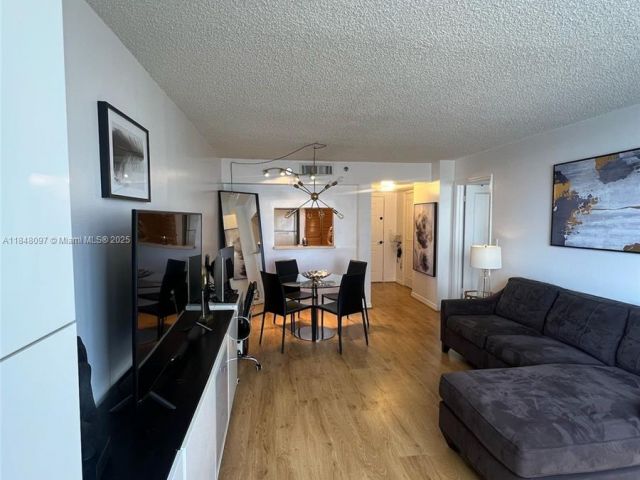 1-bedroom condo for sale in Miami - 540 Brickell Key Dr 1524 - MondialRealty