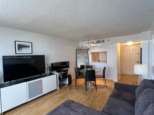 1-bedroom condo for sale in Miami - 540 Brickell Key Dr 1524 - MondialRealty