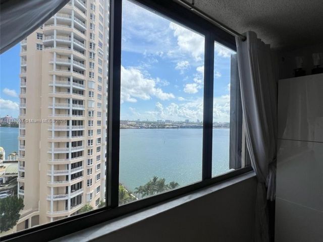 1-bedroom condo for sale in Miami - 540 Brickell Key Dr 1524 - MondialRealty