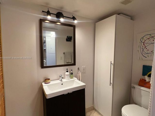 1-bedroom condo for sale in Miami - 540 Brickell Key Dr 1524 - MondialRealty