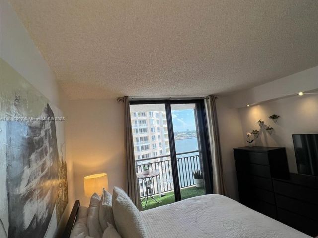 1-bedroom condo for sale in Miami - 540 Brickell Key Dr 1524 - MondialRealty