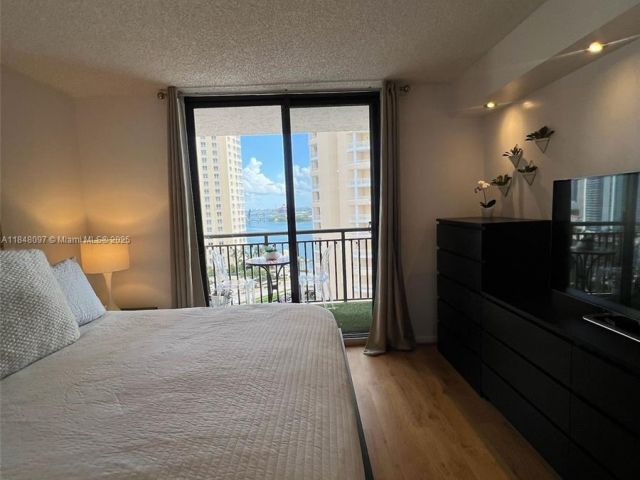 1-bedroom condo for sale in Miami - 540 Brickell Key Dr 1524 - MondialRealty