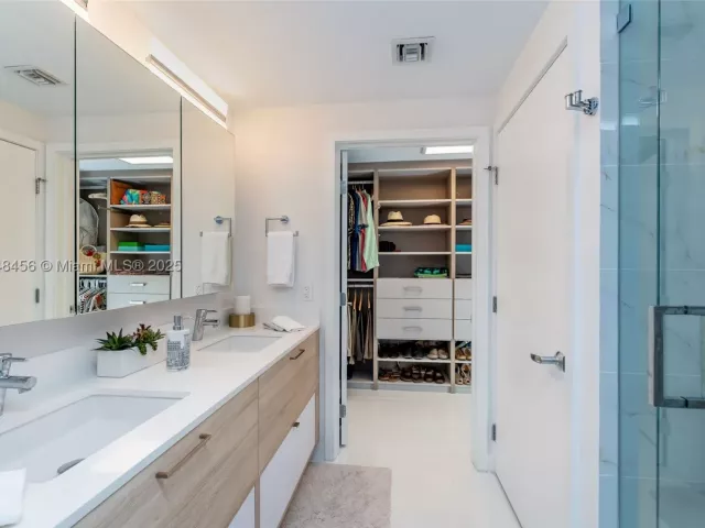 2-bedroom condo for sale in North Miami Beach - 16385 Biscayne Blvd 1503 +2Parking - MondialRealty