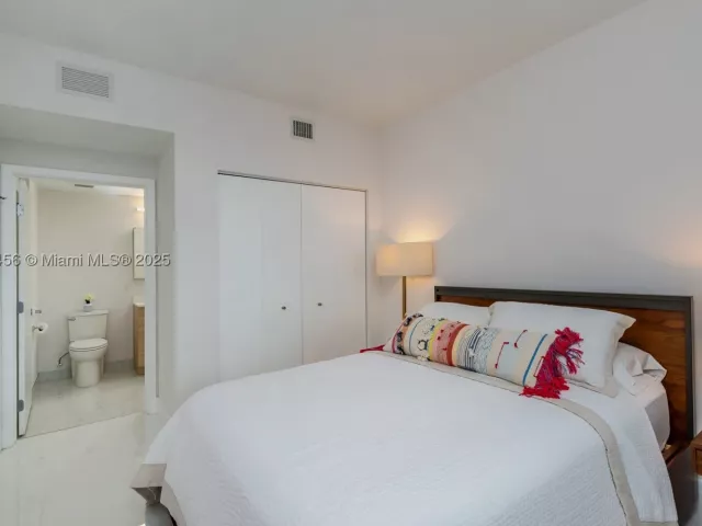 2-bedroom condo for sale in North Miami Beach - 16385 Biscayne Blvd 1503 +2Parking - MondialRealty