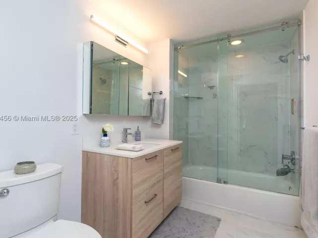 2-bedroom condo for sale in North Miami Beach - 16385 Biscayne Blvd 1503 +2Parking - MondialRealty