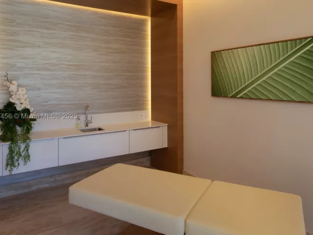 2-bedroom condo for sale in North Miami Beach - 16385 Biscayne Blvd 1503 +2Parking - MondialRealty