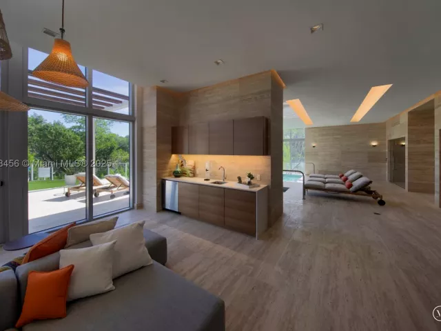 2-bedroom condo for sale in North Miami Beach - 16385 Biscayne Blvd 1503 +2Parking - MondialRealty