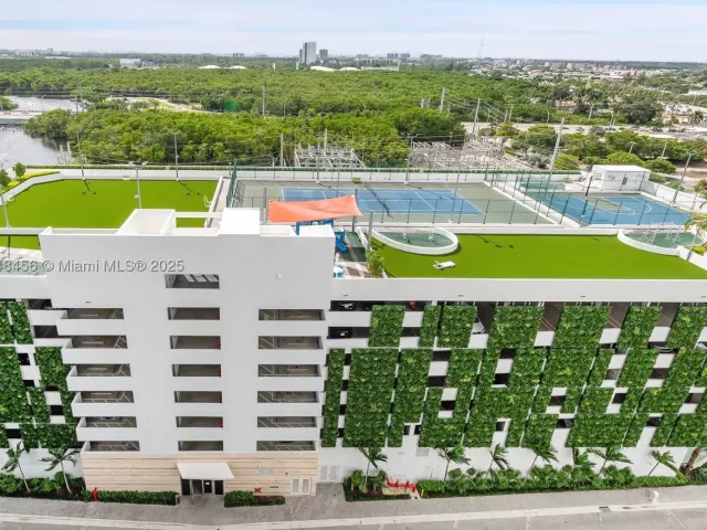 2-bedroom condo for sale in North Miami Beach - 16385 Biscayne Blvd 1503 +2Parking - MondialRealty