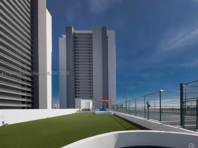 2-bedroom condo for sale in North Miami Beach - 16385 Biscayne Blvd 1503 +2Parking - MondialRealty