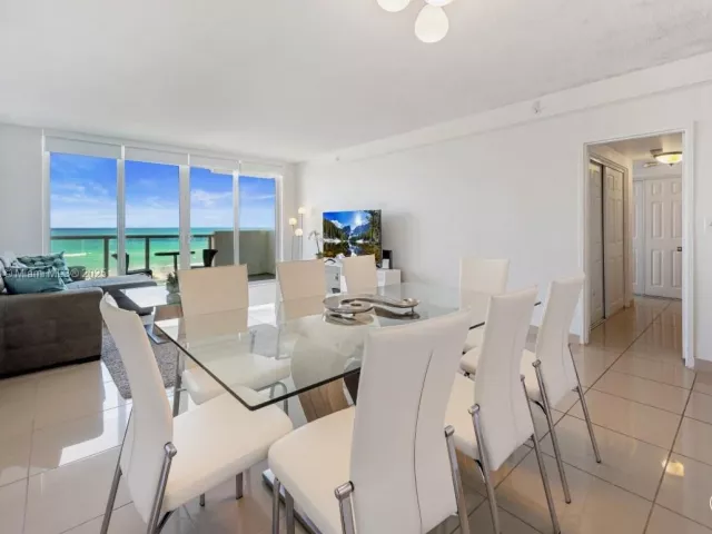 1-bedroom condo for sale in Miami Beach - 5601 Collins Ave 511 - MondialRealty