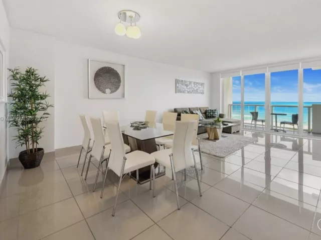 1-bedroom condo for sale in Miami Beach - 5601 Collins Ave 511 - MondialRealty