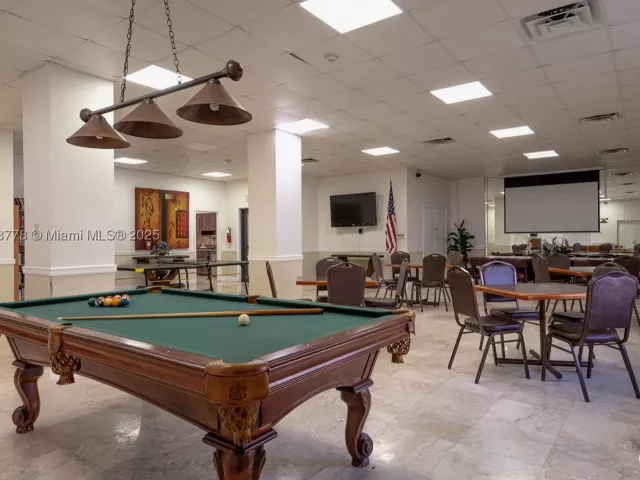 1-bedroom condo for rent in Hollywood - 3505 S OCEAN DR 1015 - MondialRealty