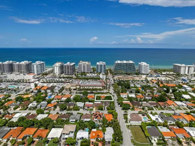 3-bedroom home for sale in Surfside - 9400 Abbott Ave - MondialRealty