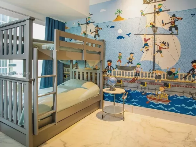 3-bedroom condo for sale in Sunny Isles Beach - 17141 Collins Ave 1001 - MondialRealty