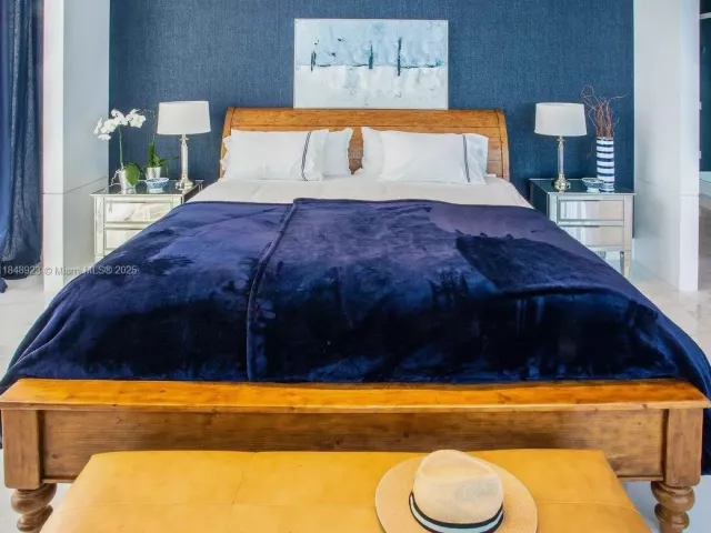 3-bedroom condo for sale in Sunny Isles Beach - 17141 Collins Ave 1001 - MondialRealty