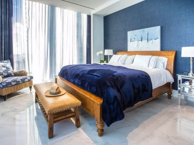 3-bedroom condo for sale in Sunny Isles Beach - 17141 Collins Ave 1001 - MondialRealty