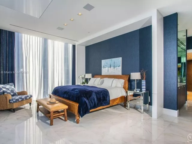 3-bedroom condo for sale in Sunny Isles Beach - 17141 Collins Ave 1001 - MondialRealty