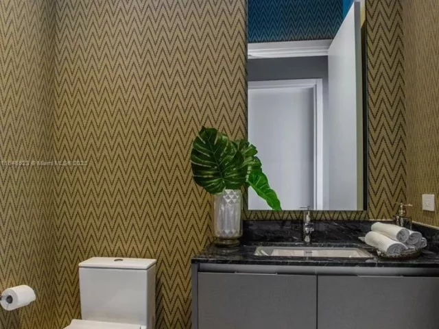 3-bedroom condo for sale in Sunny Isles Beach - 17141 Collins Ave 1001 - MondialRealty