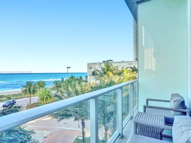 1-bedroom condo for sale in Hollywood - 4111 S Ocean Drive 304 - MondialRealty