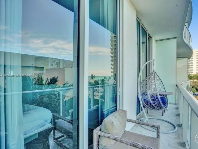 1-bedroom condo for sale in Hollywood - 4111 S Ocean Drive 304 - MondialRealty